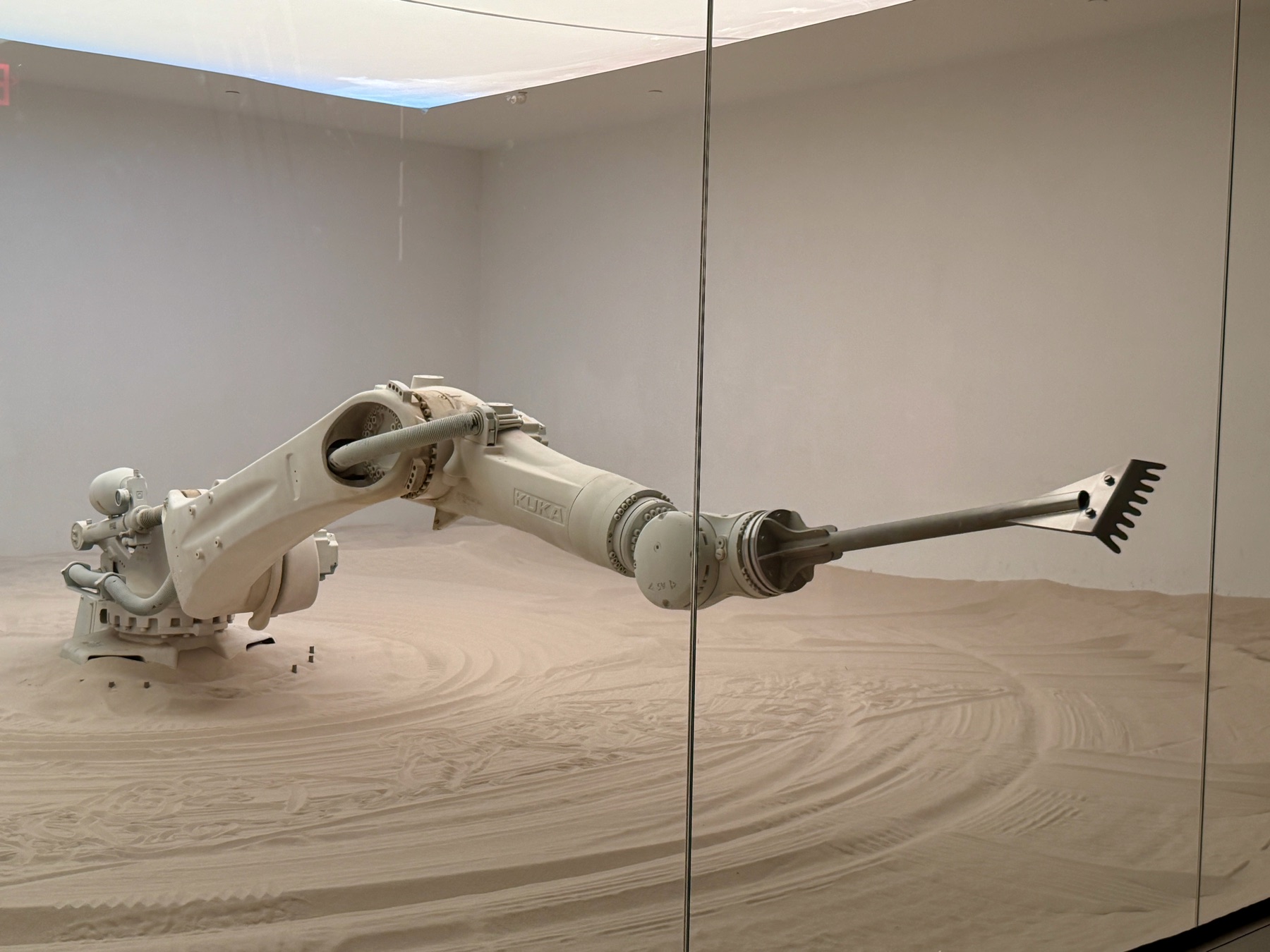 KUKA industrial robotic arm performing 'The Beach' by Roy Nachum - 03