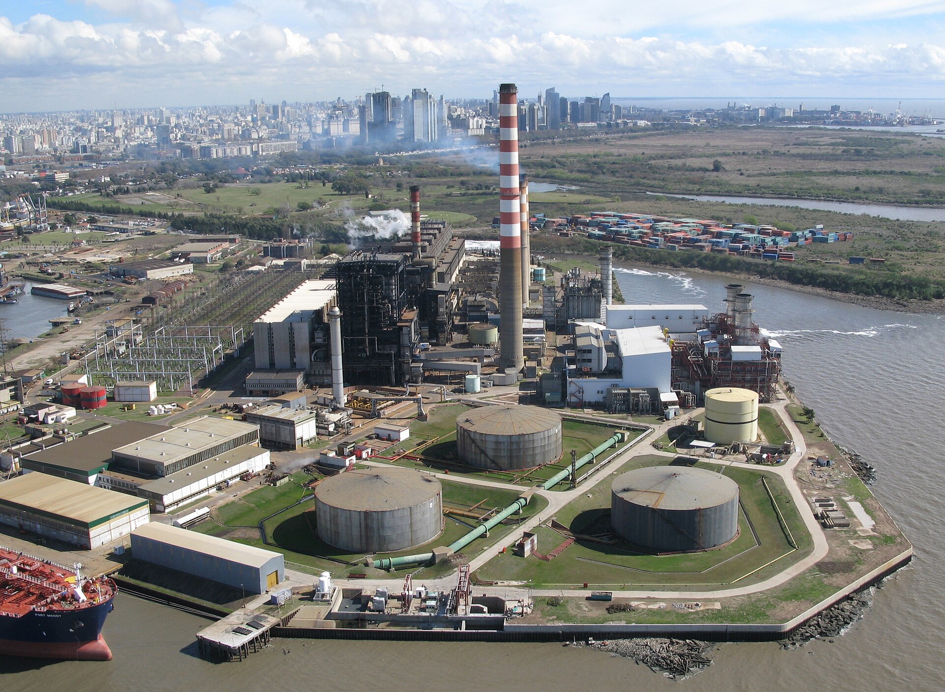 Central termica Costanera, the thermal power station on the Buenos Aires waterfront