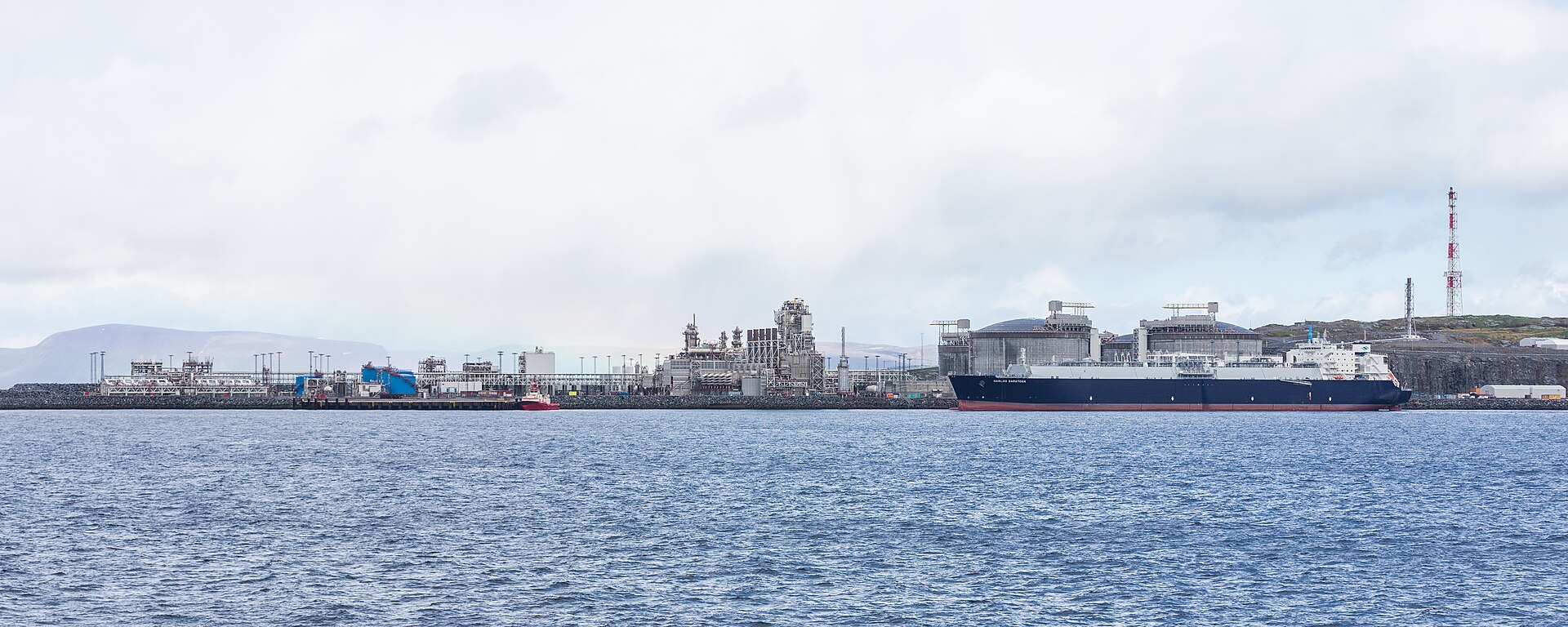 Flussiggasterminal Melkoya mit LNG-Tanker Gaslog Saratoga, 2015