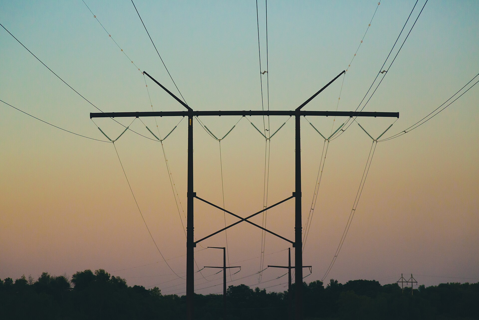 H-frame suspension pylon, Wisconsin, United States, 2017